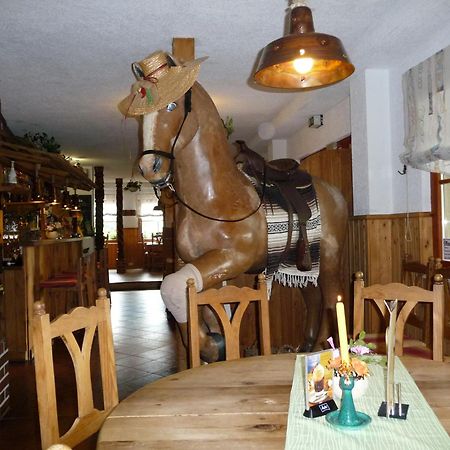 זול Steakhouse & Pension Crazy Horse מראה חיצוני תמונה