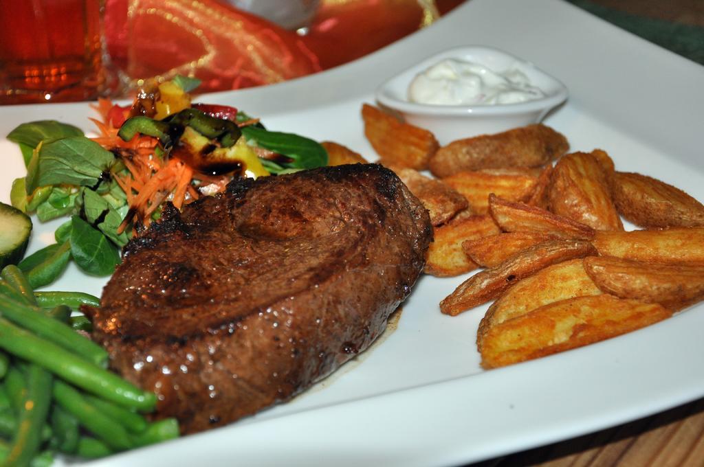 זול Steakhouse & Pension Crazy Horse מראה חיצוני תמונה