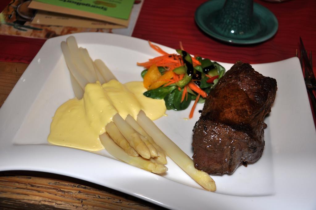 זול Steakhouse & Pension Crazy Horse מראה חיצוני תמונה
