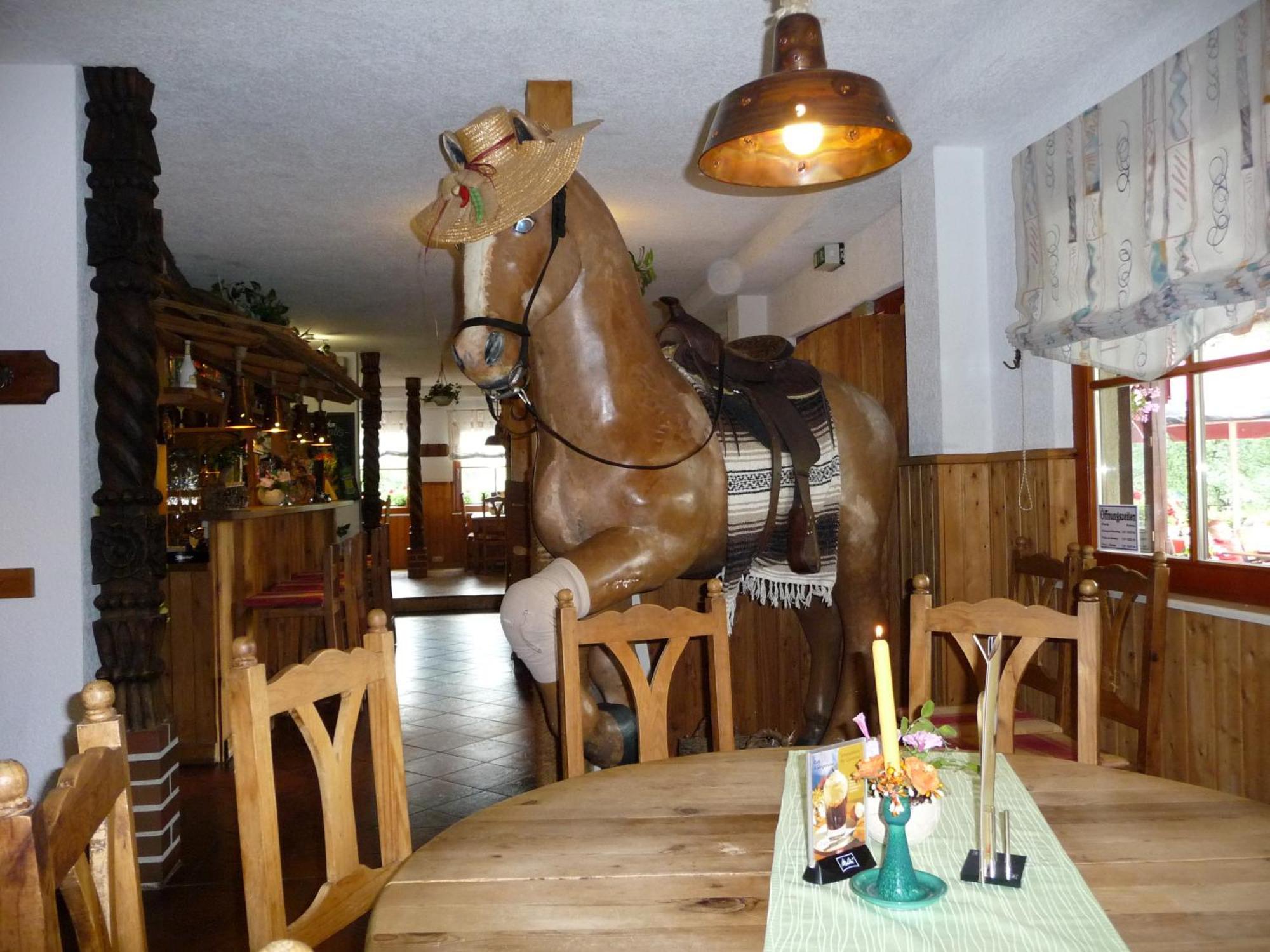 זול Steakhouse & Pension Crazy Horse מראה חיצוני תמונה